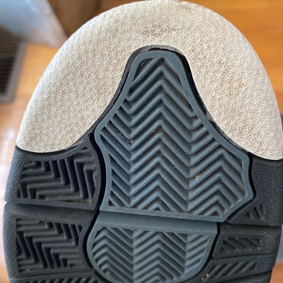 {Sold} Air Jordan 4 Retro, Tour Yellow - Picture 12 of 12